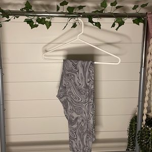 •Grey swirl lulu lemon pants• 25 inch size 4 lightly worn pants